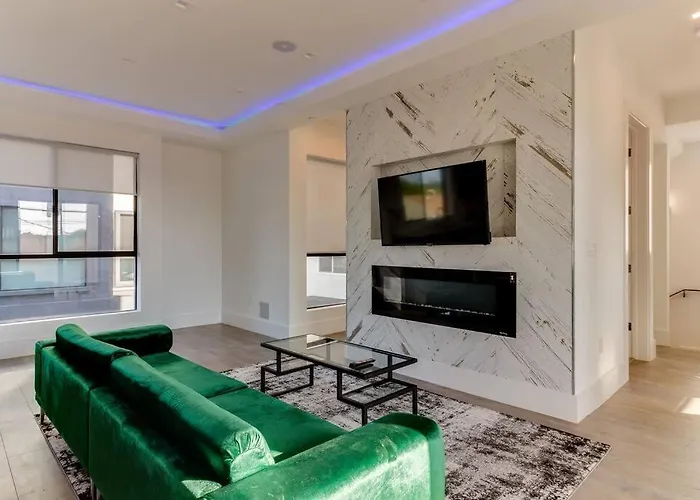 Modern 4 Bedroom Masterpiece With Rooftop Deck