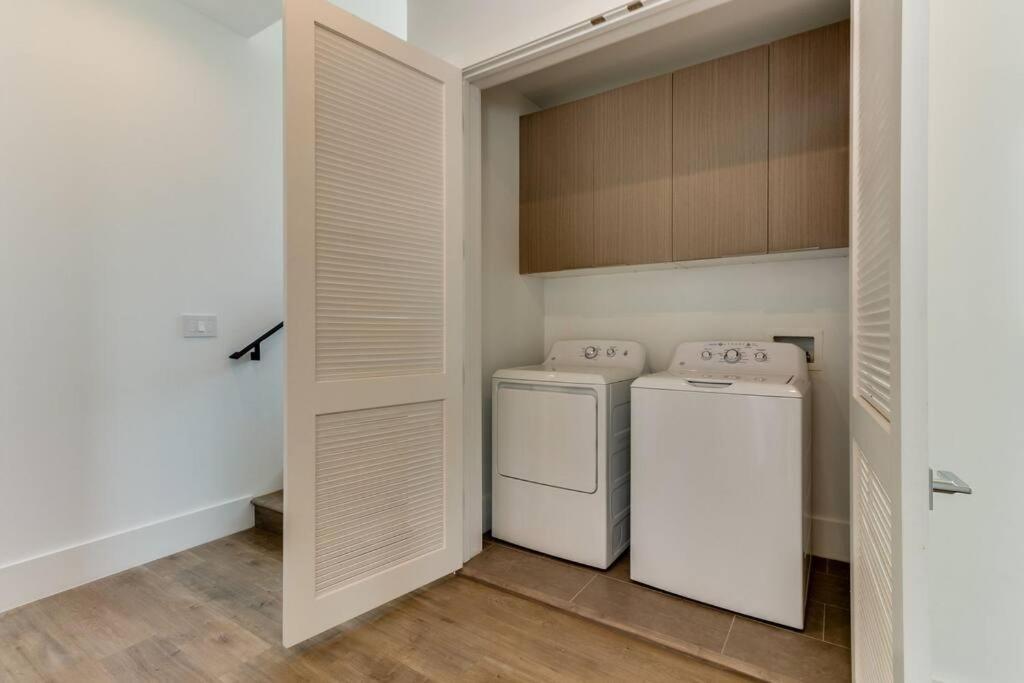 Сasa de vacaciones Modern 4 Bedroom Masterpiece With Rooftop Deck *