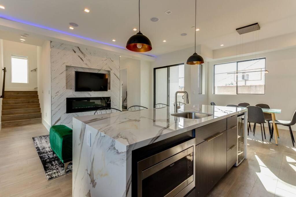 Modern 4 Bedroom Masterpiece With Rooftop Deck * Los Ángeles