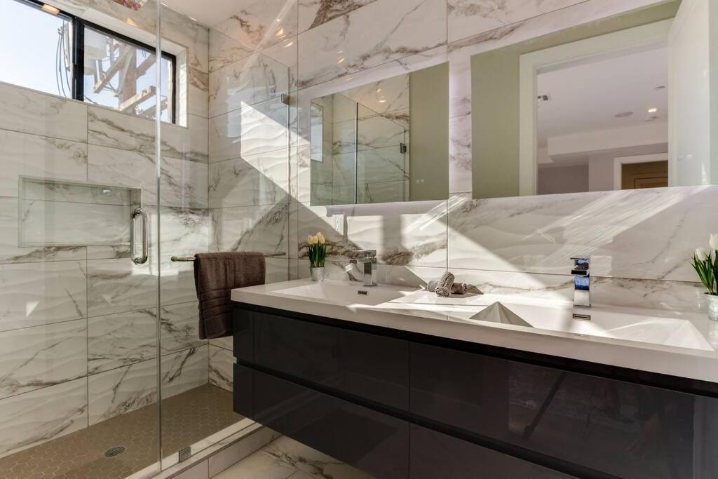 Сasa de vacaciones Modern 4 Bedroom Masterpiece With Rooftop Deck