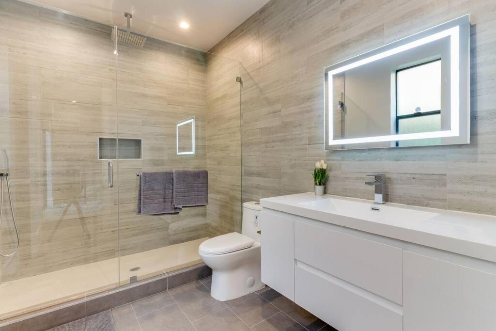 Modern 4 Bedroom Masterpiece With Rooftop Deck Сasa de vacaciones Los Ángeles