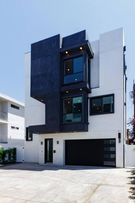 Сasa de vacaciones Modern 4 Bedroom Masterpiece With Rooftop Deck Los Ángeles