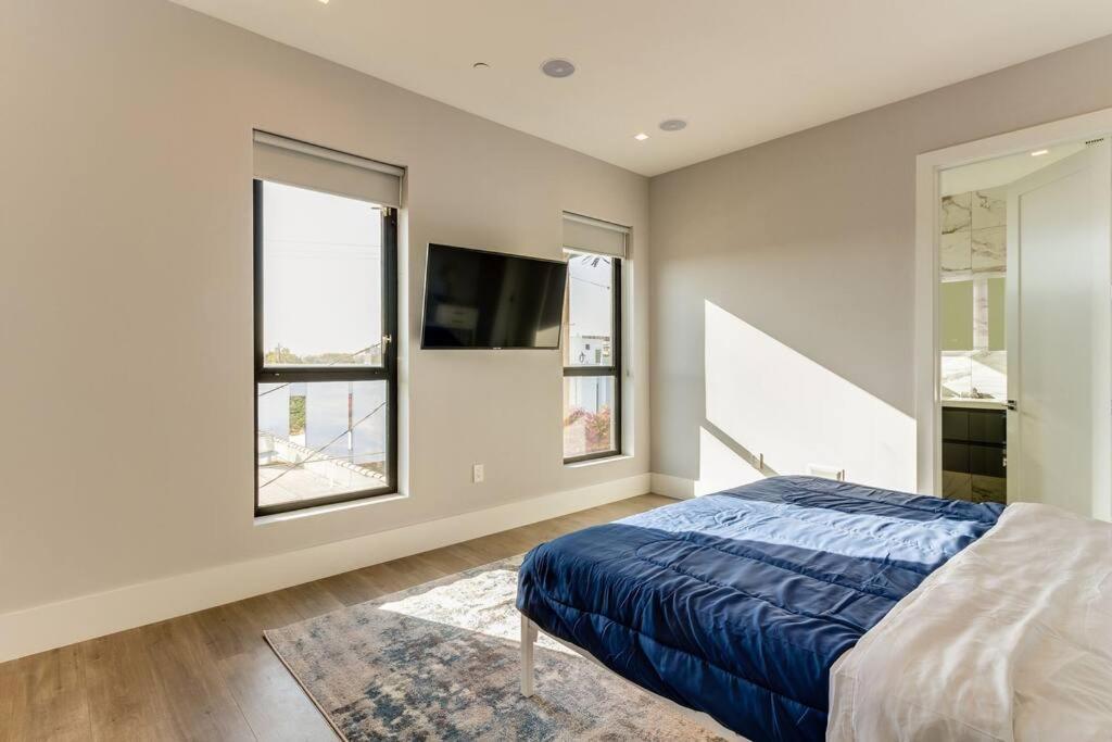Сasa de vacaciones Modern 4 Bedroom Masterpiece With Rooftop Deck *
